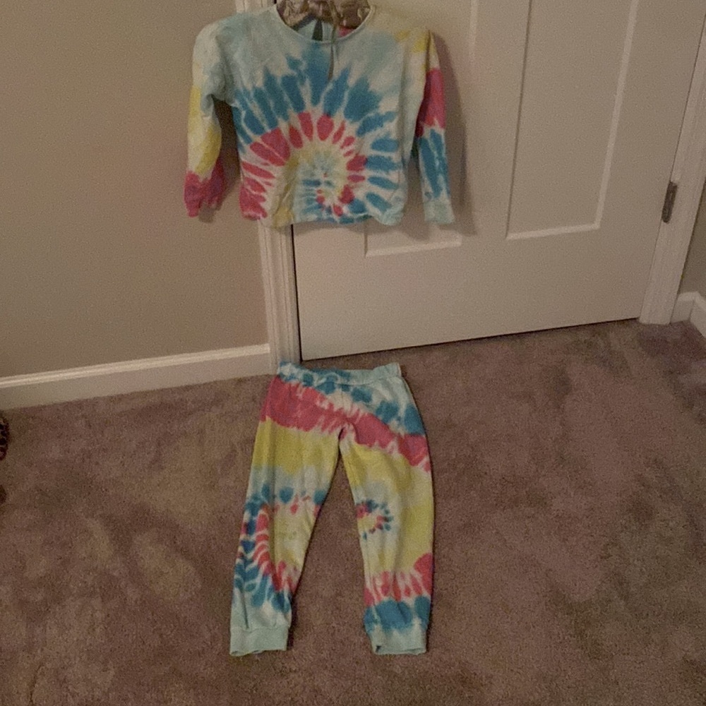 Design by story tie dye, two piece size 8 outfits, non-smoking, pet free home